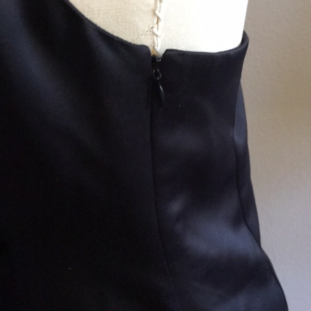 Mini LBD Cocktail Dress ✨ - Picture 7 of 8